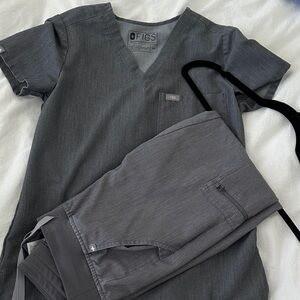 Figs Charcoal Scrub top and bottom size XS petite